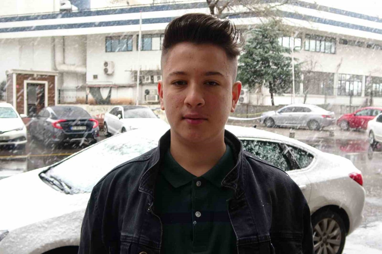 Mart kapıdan baktırdı, vatandaş kışlık elbiseleri tekrar indirdi