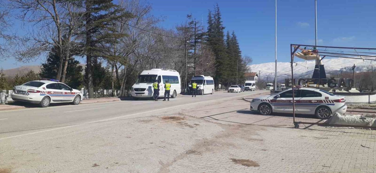 Ereğli’de jandarma trafikten servis araçlarına denetim