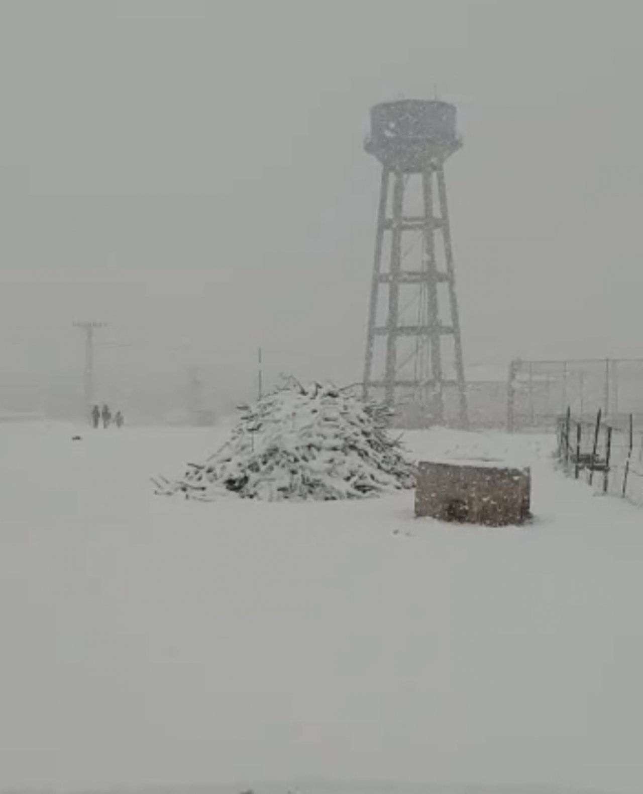 Mazıdağı beyaz örtüye büründü