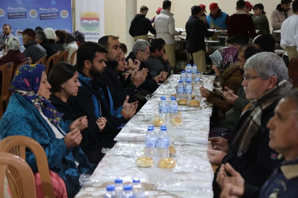 Marmaris Belediyesi, Çamlı Mahallesi’nde iftar yemeği verdi