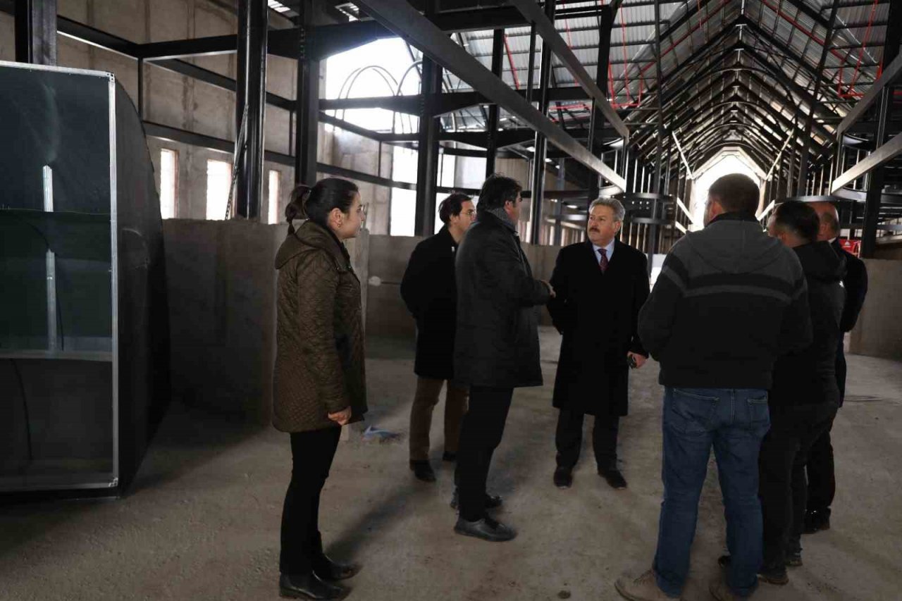 Melikgazi’ye değer katacak Çarşı Melikgazi hızla tamamlanıyor