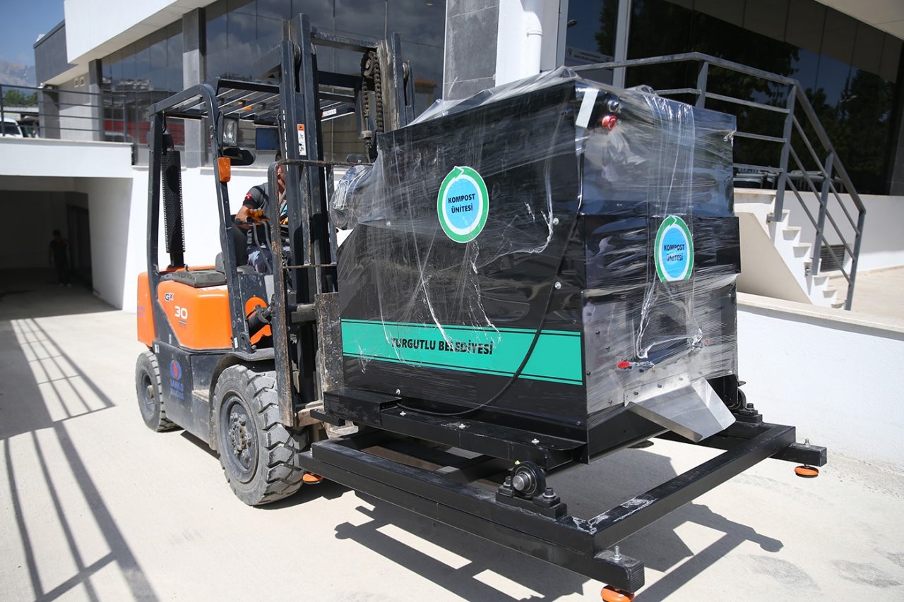 Mama üretim makineleri sokak hayvanlarına temiz mama sağlıyor