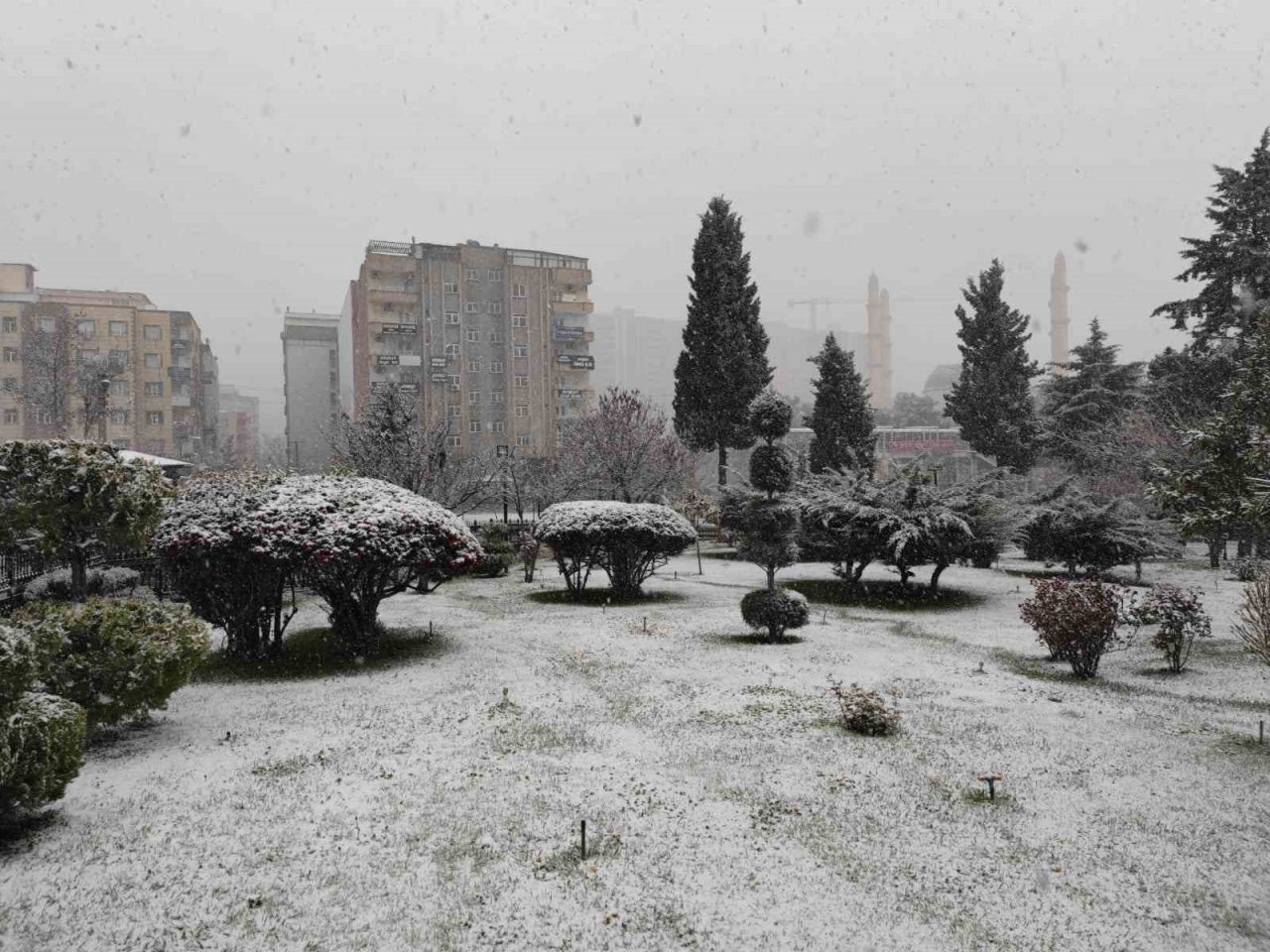 Mardin’de Mart ayının son gününde kar yağışı sürprizi