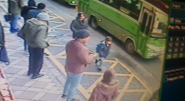 Trafik kazasında kaybettiği oğlunu toprağa veren acılı babadan yürek yakan sözler