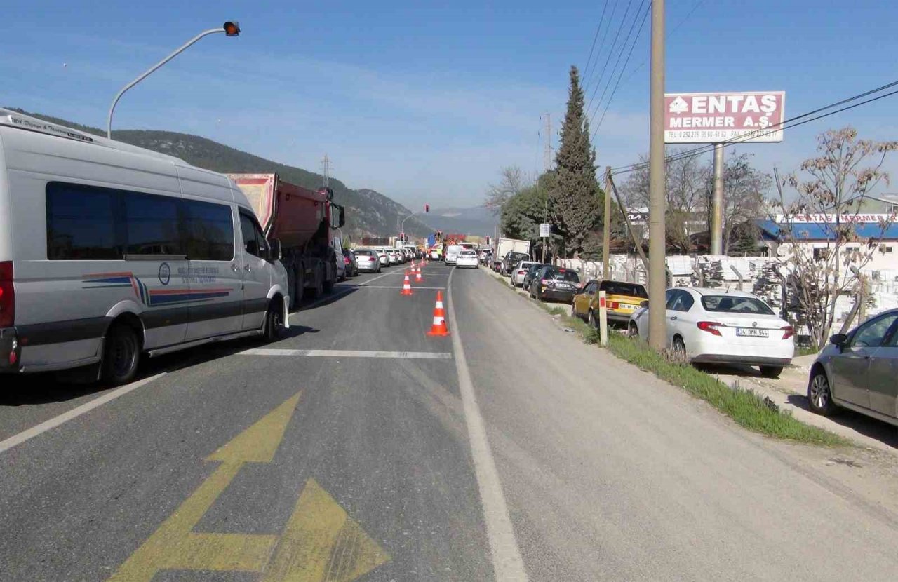 Zincirleme kazada 8 araç birbirine girdi