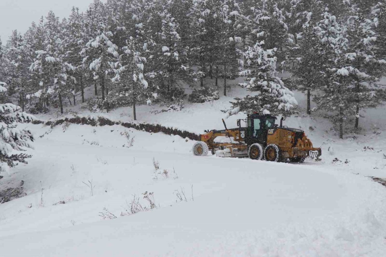 Kar kalınlığı 40 santimetreye ulaştı