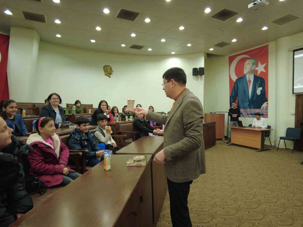 Minik öğrenciler yerel yönetimler konusunu yerinde öğrendi