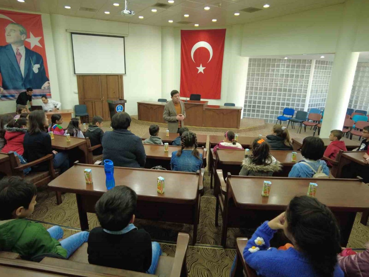 Minik öğrenciler yerel yönetimler konusunu yerinde öğrendi