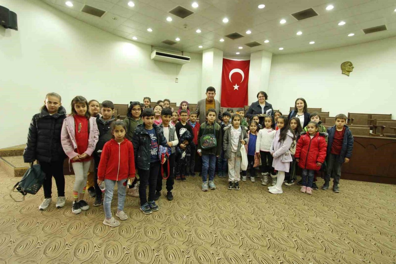 Minik öğrenciler yerel yönetimler konusunu yerinde öğrendi