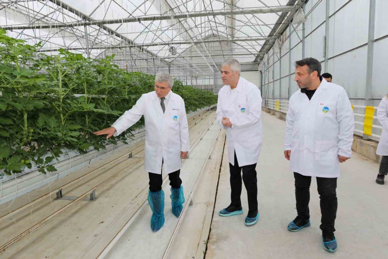 Başkan Yüce, Cengiz Kurtoğlu’na projeleri tanıttı