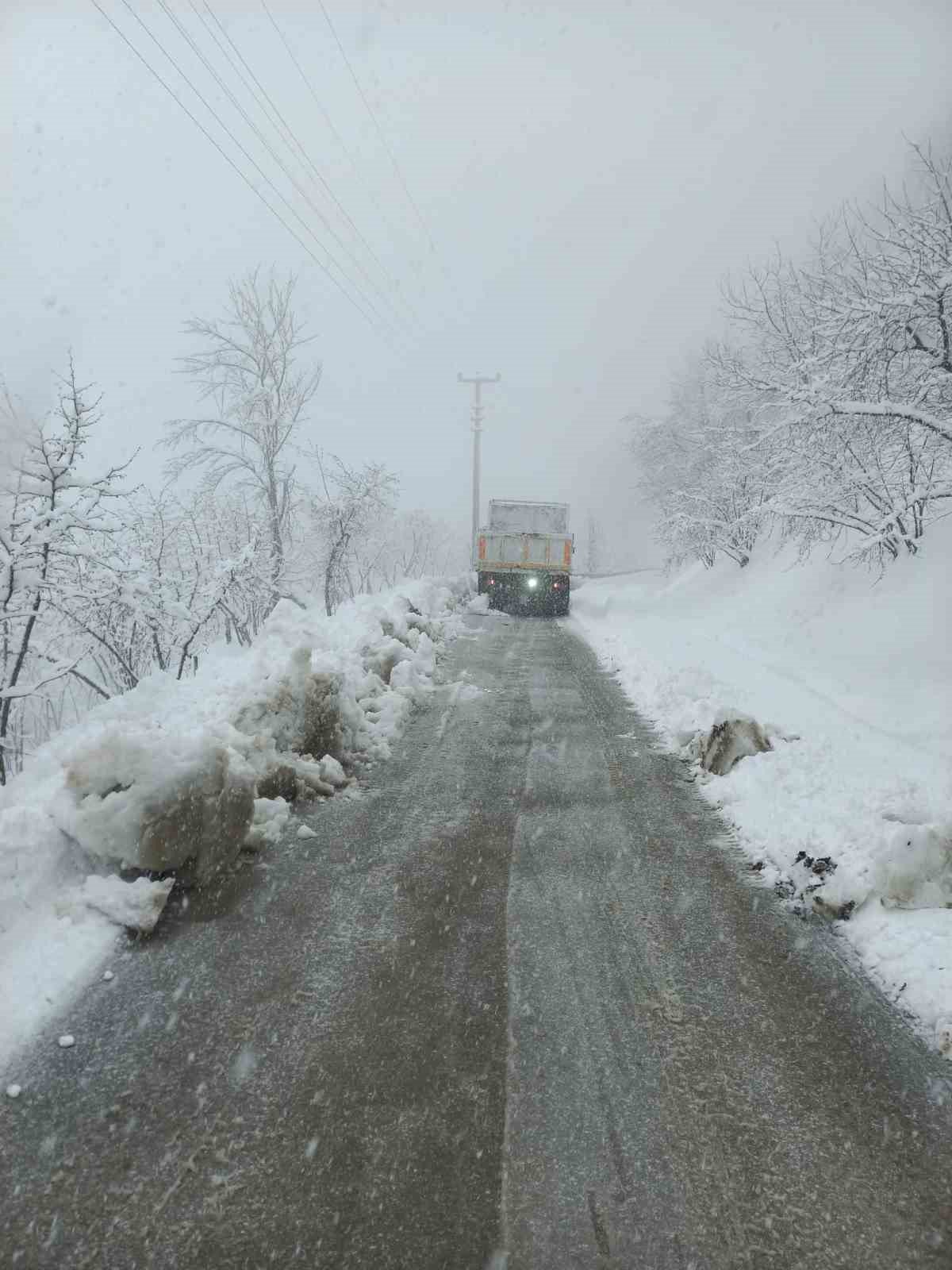 Kırsal bölgelerde kar küreme mesaisi