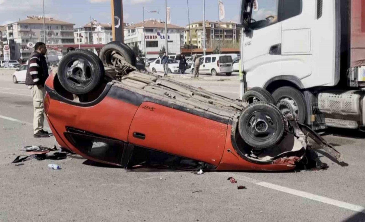 Takla atan otomobilden burnu bile kanamadan kurtuldu