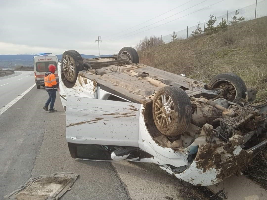 Bolu’da hafif ticari araç takla attı: 1 yaralı
