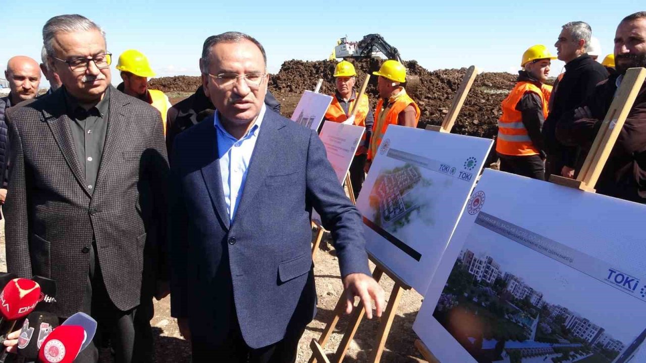 Adalet Bakanı Bozdağ, TOKİ konutlarının başladığı alanda incelemelerde bulundu