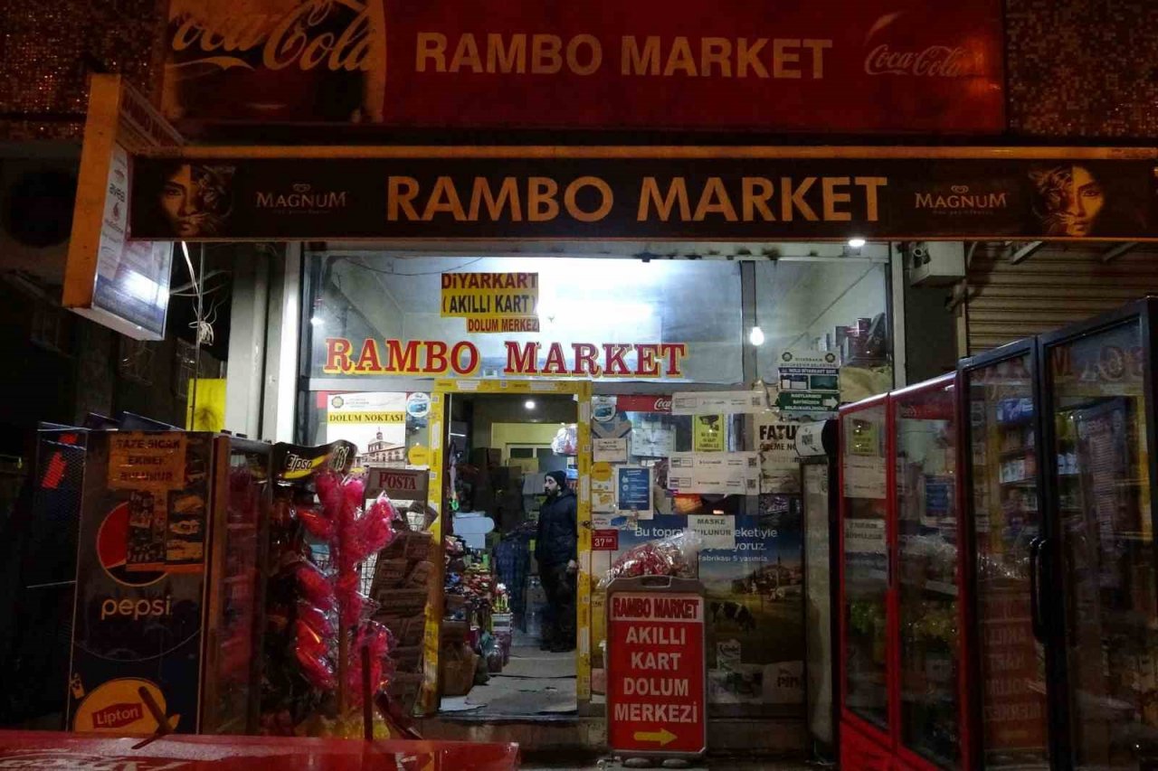 Önce tabelanın ipini çözdüler, 5 dakika sonra hırsızlık yaptılar