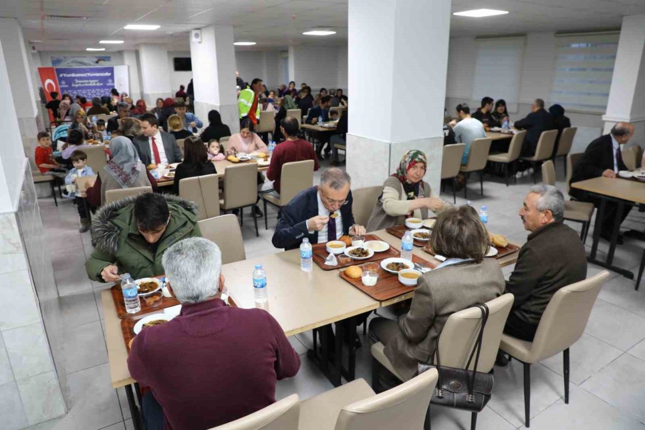 Erzincan’da depremzedelere iftar programı düzenlendi