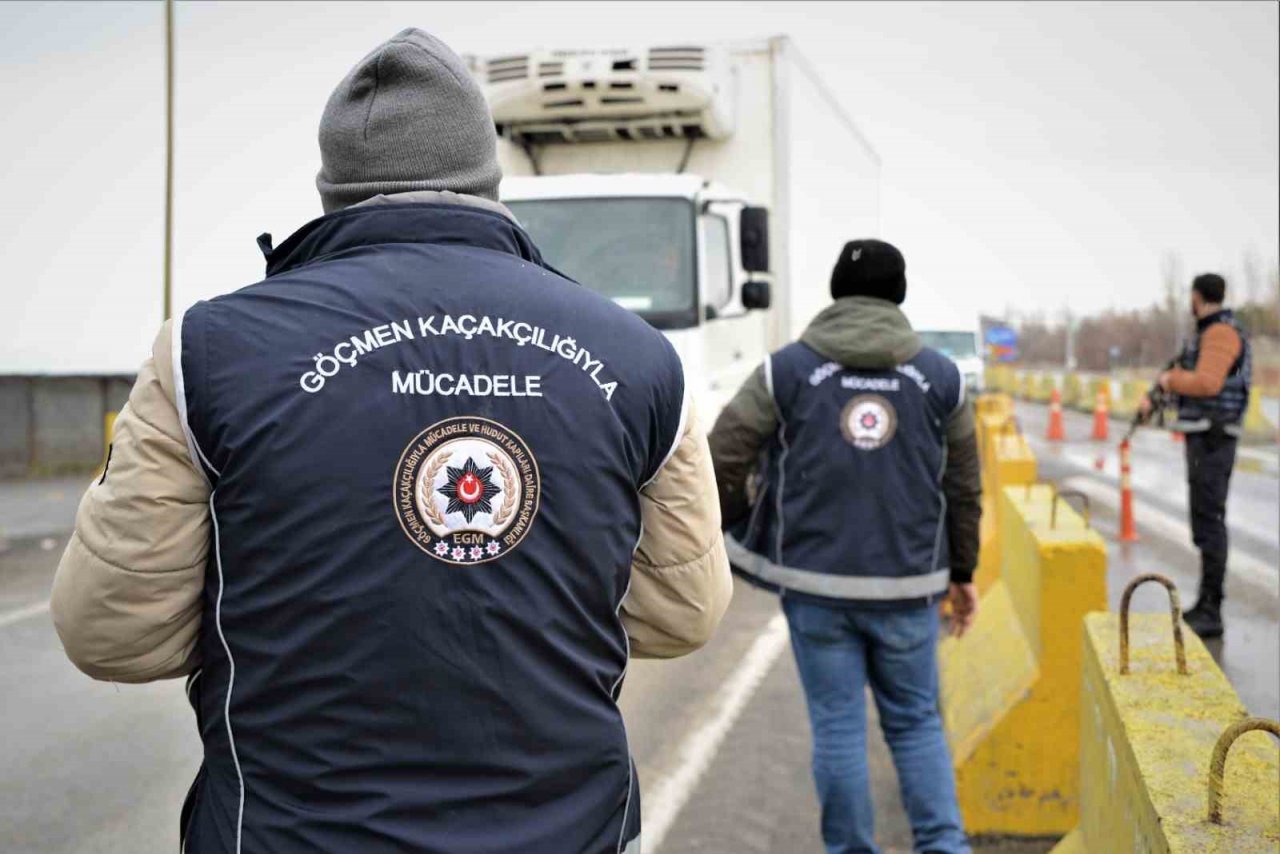 Huzur uygulamasında bin 353 düzensiz göçmen yakalandı