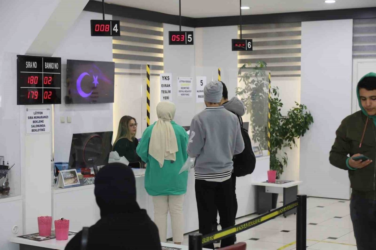 Kağıthane Belediyesi 6 bin gencin YKS ücretlerini karşılıyor