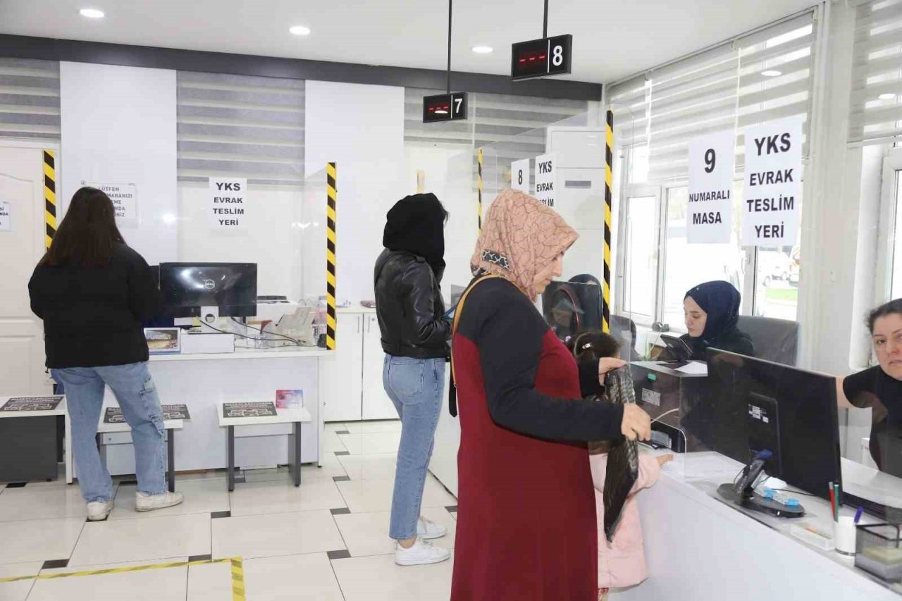 Kağıthane Belediyesi 6 bin gencin YKS ücretlerini karşılıyor