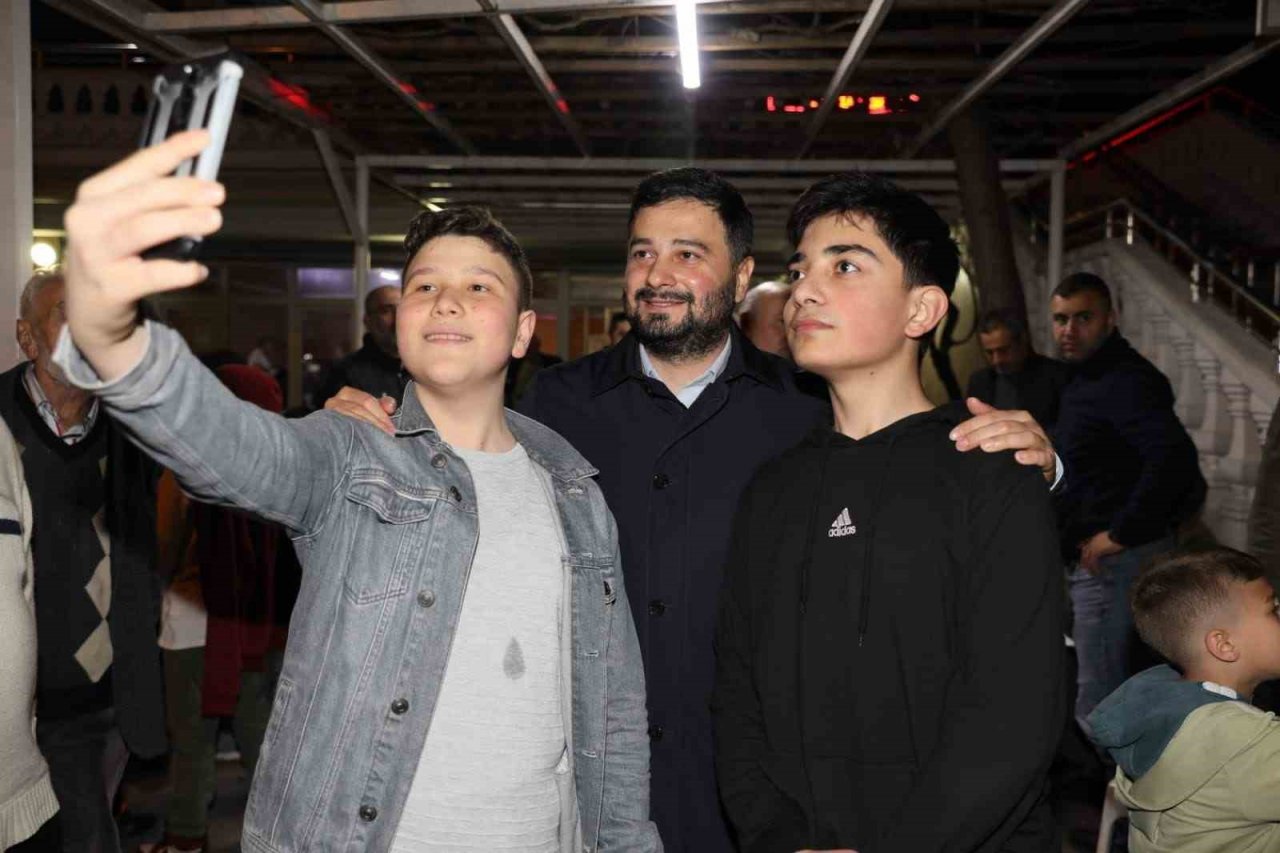 Kağıthane Belediyesi 6 bin gencin YKS ücretlerini karşılıyor