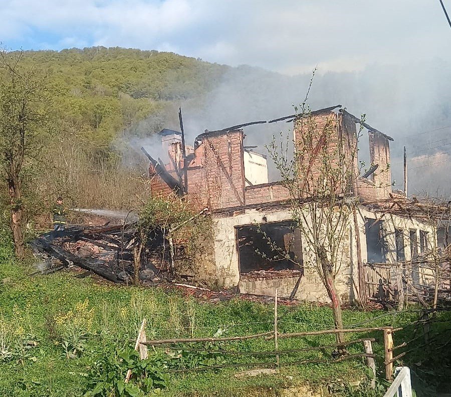 Uykuda yangına yakalandı, ikinci kattan atlayarak canını kurtardı