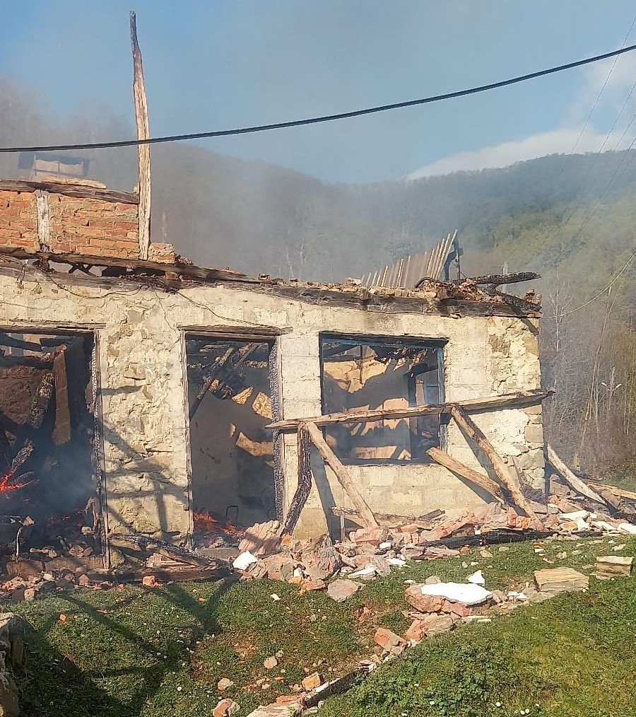 Uykuda yangına yakalandı, ikinci kattan atlayarak canını kurtardı