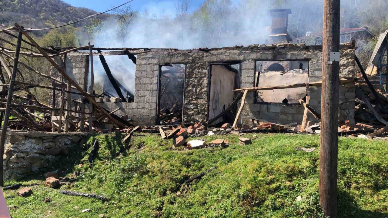 Uykuda yangına yakalandı, ikinci kattan atlayarak canını kurtardı