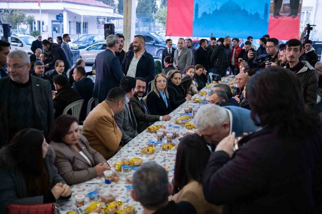 Denizli MHP, depremzedelerle gönül sofrasında buluştu