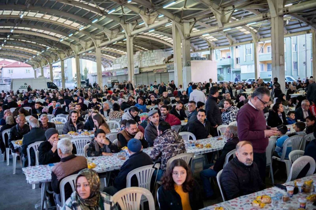 Denizli MHP, depremzedelerle gönül sofrasında buluştu