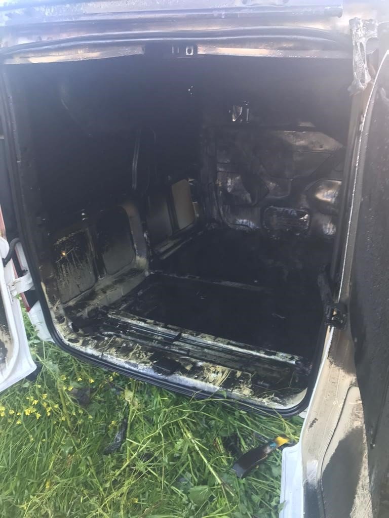 Muğla’da kaza yapan araçta iki kişi yanmaktan son anda kurtuldu