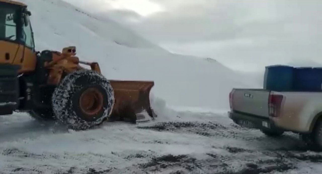 Siirt’te kar nedeniyle kapanan grup köy yolları ulaşıma açıldı