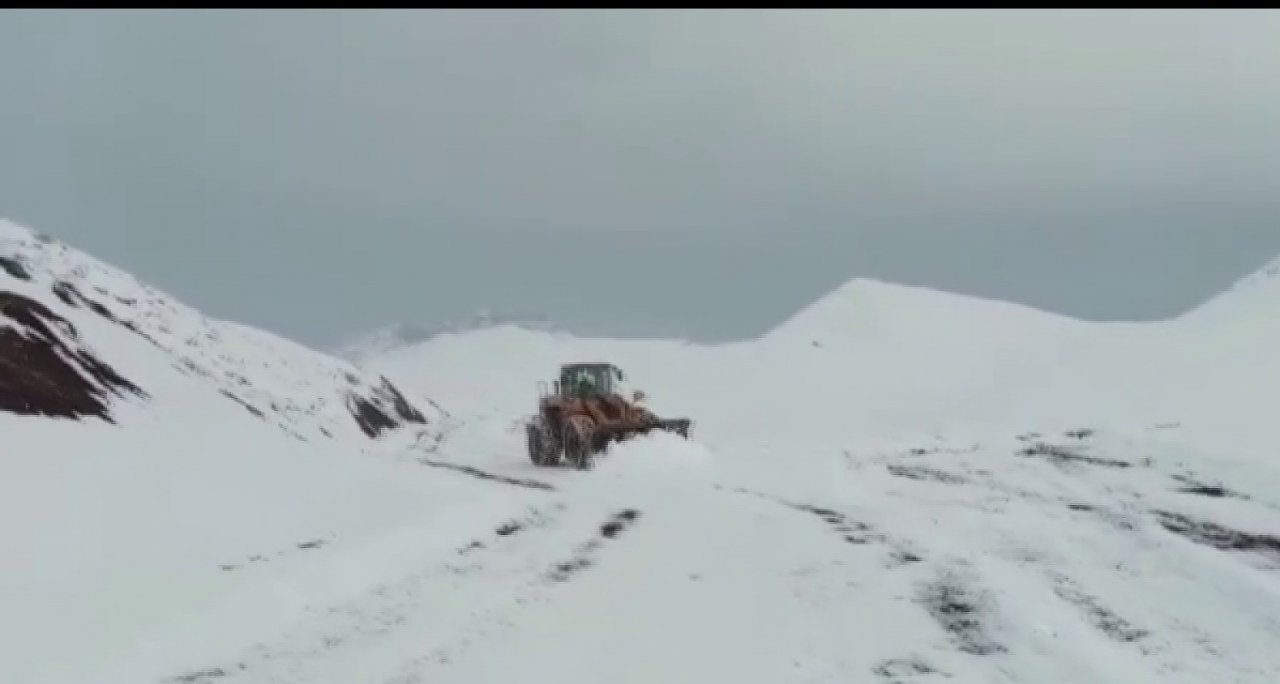 Siirt’te kar nedeniyle kapanan grup köy yolları ulaşıma açıldı