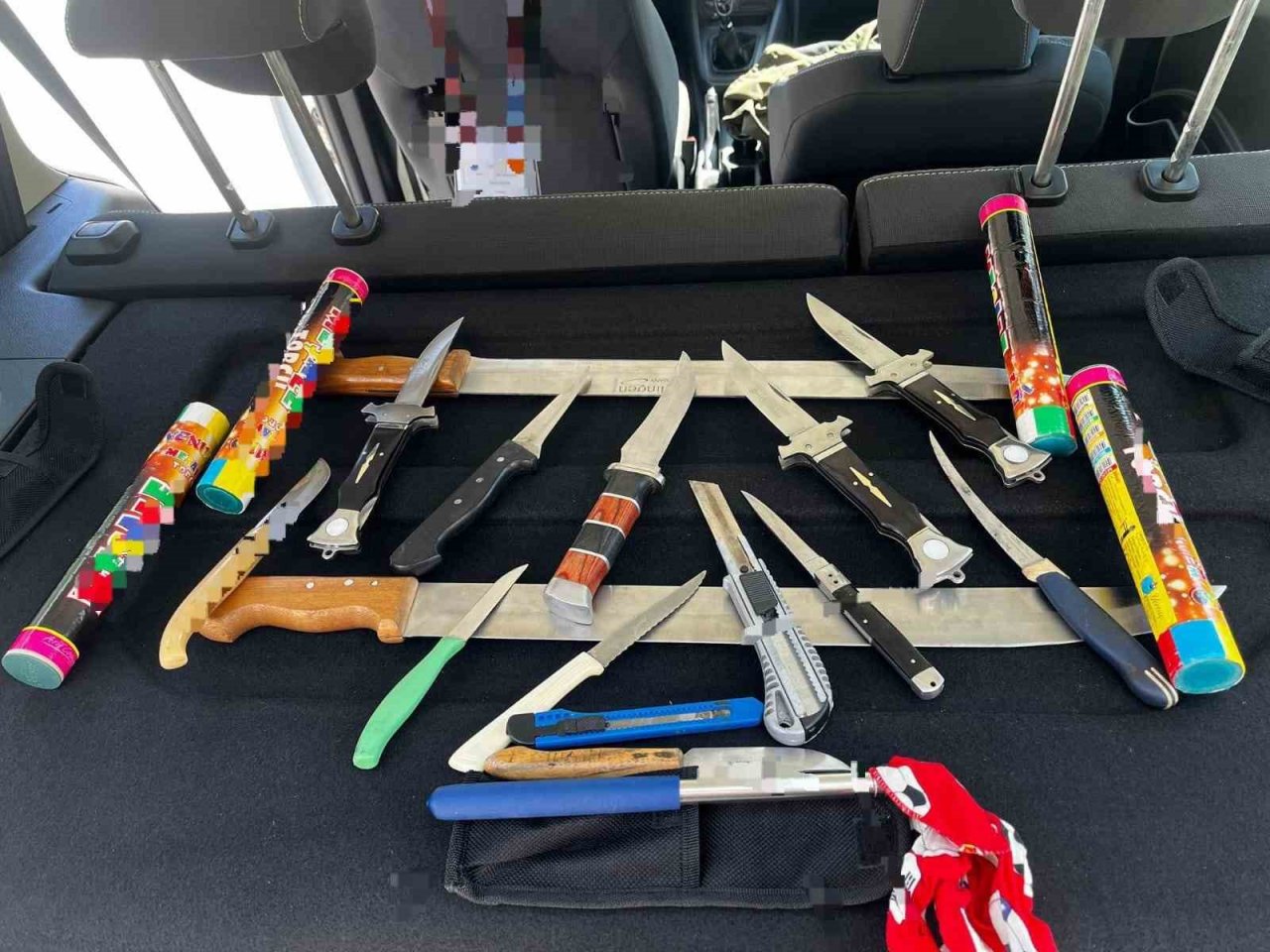 Kayserispor taraftarlarını taşıyan otobüslerde bıçak, çakı ve falçata yakalandı