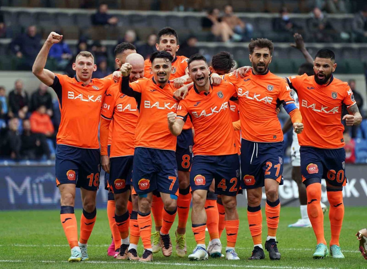 Spor Toto Süper Lig: Başakşehir: 1 - MKE Ankaragücü: 0 (İlk yarı)