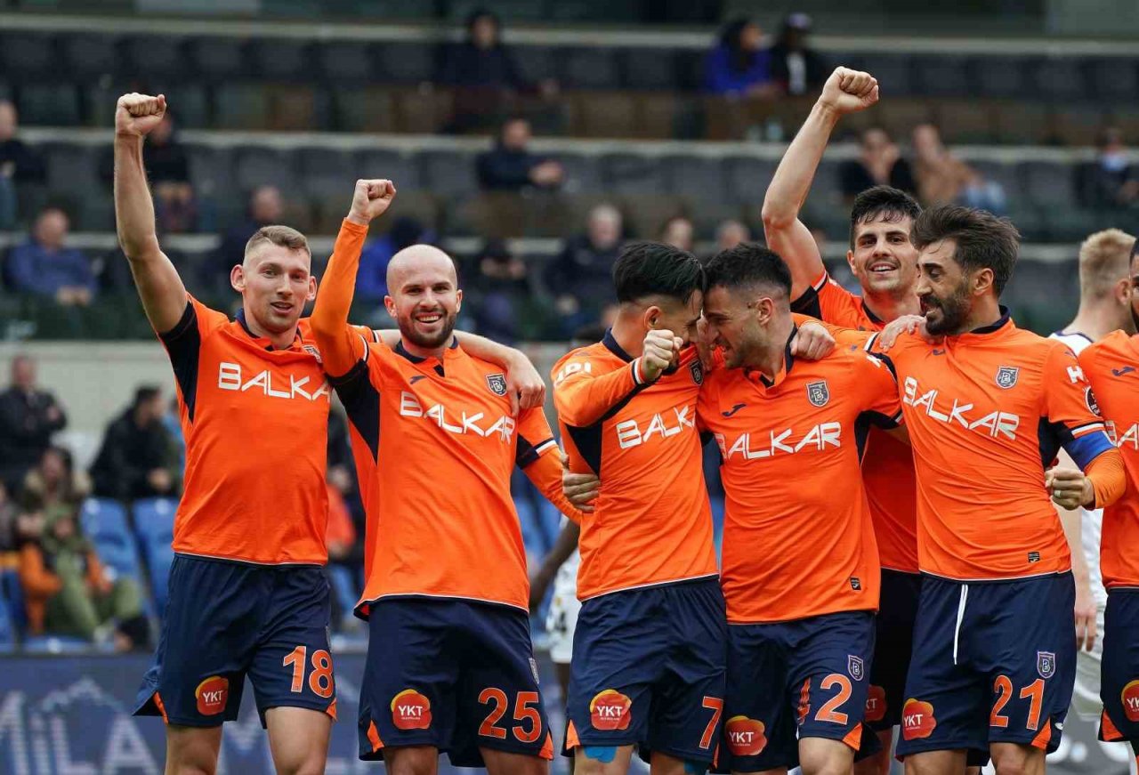 Spor Toto Süper Lig: Başakşehir: 1 - MKE Ankaragücü: 0 (İlk yarı)