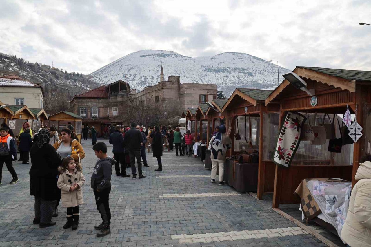 Bu pazar, maharetli eller günü