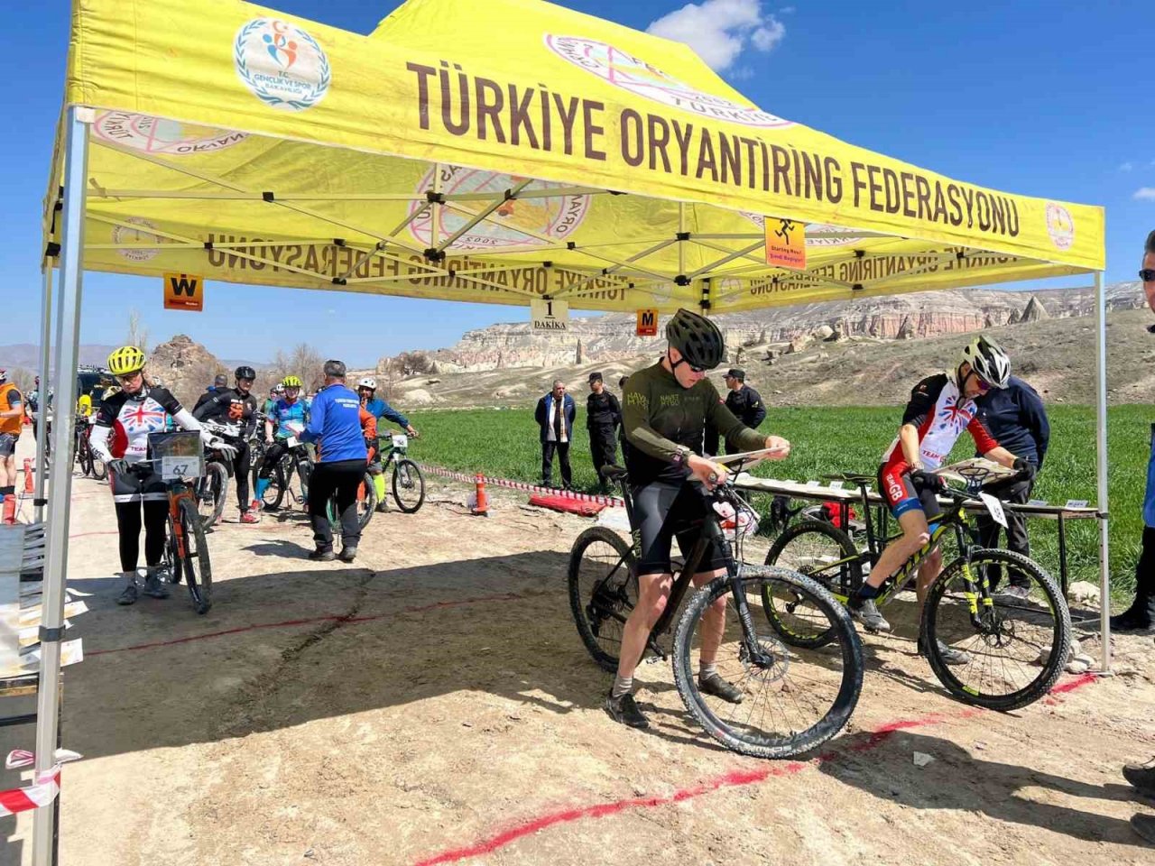Kapadokya’nın zorlu şartlarında pedal çevirdiler