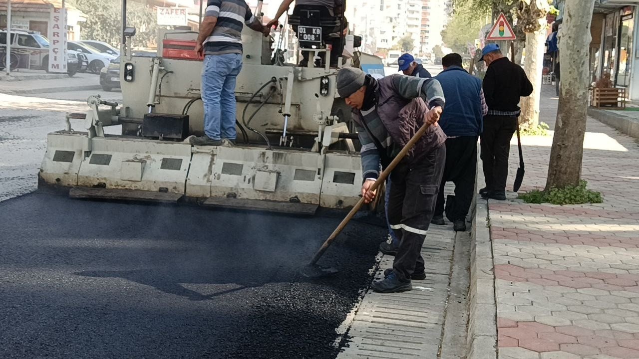 Adana Kozan’da asfalt seferberliği