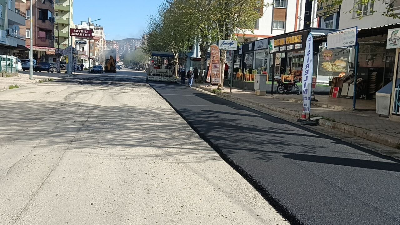Adana Kozan’da asfalt seferberliği