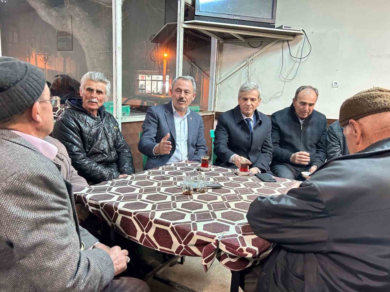 AK Partili Şahin Tin, Acıpayamlılarla iftar sofrasında buluştu.