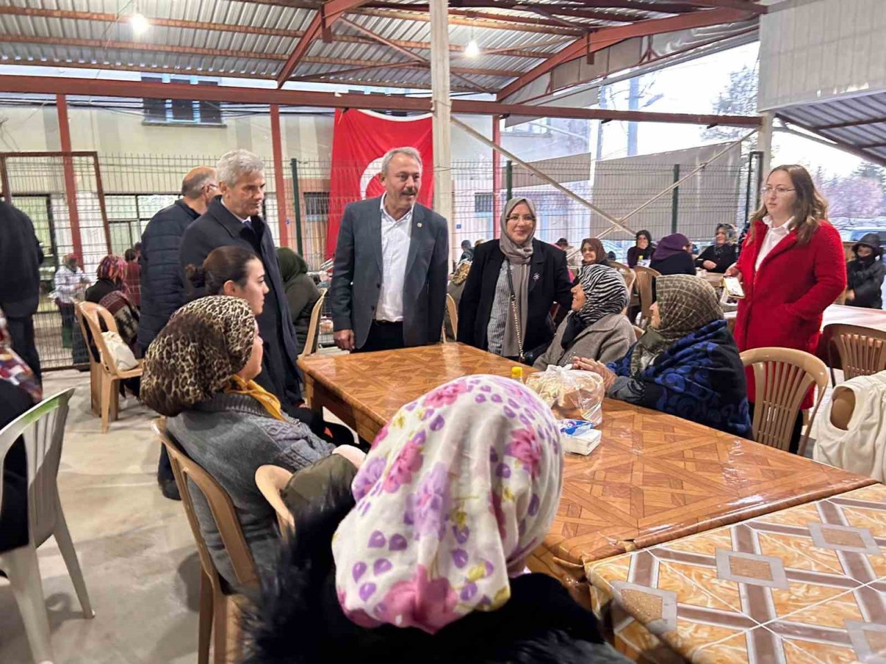AK Partili Şahin Tin, Acıpayamlılarla iftar sofrasında buluştu.