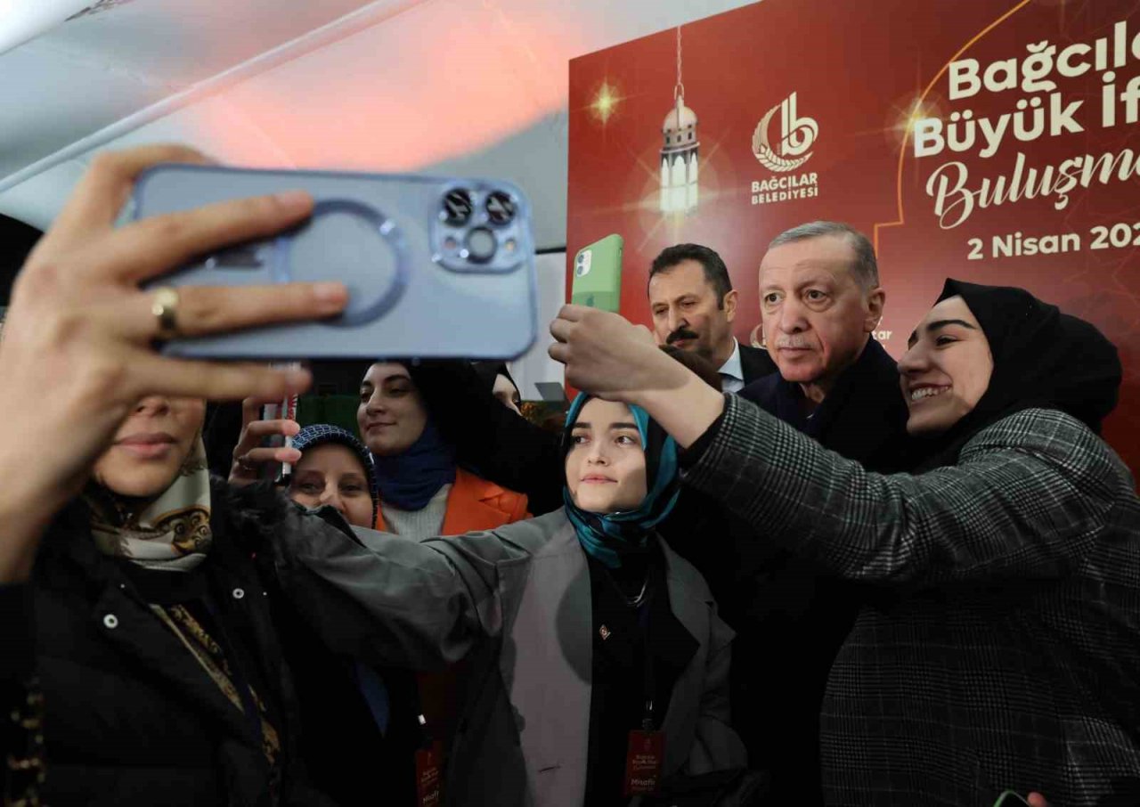 Cumhurbaşkanı Erdoğan: “Oy pusulasının bir yanında huzur olacak, diğer tarafında kavga olacak, kriz olacak”
