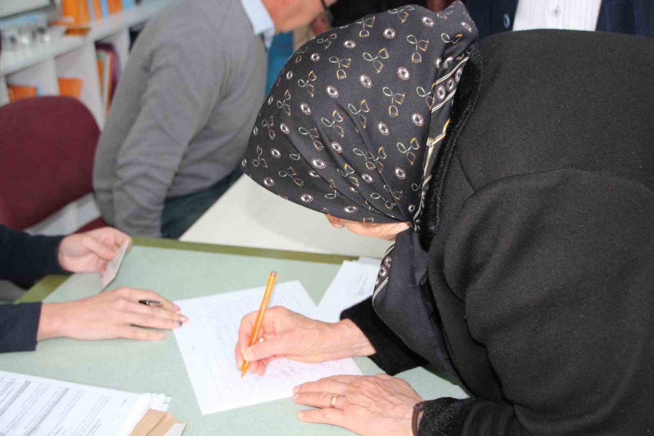 Bilecik’te çifte vatandaşlar Bulgaristan genel seçimleri için sandığa gitti