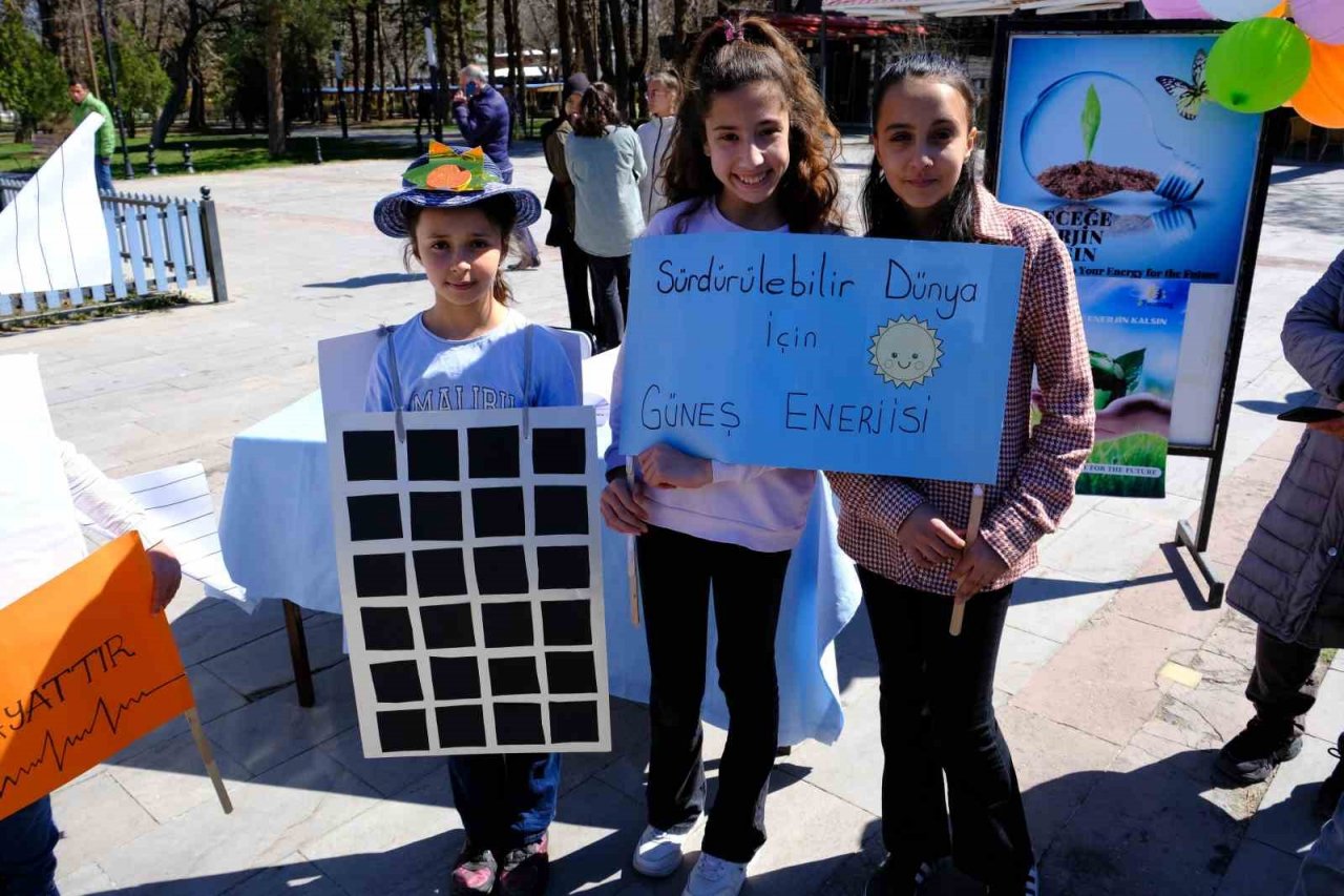 ’’Geleceğe Enerjin Kalsın” isimli uluslararası eTwinning projesi renkli görüntüler oluşturdu