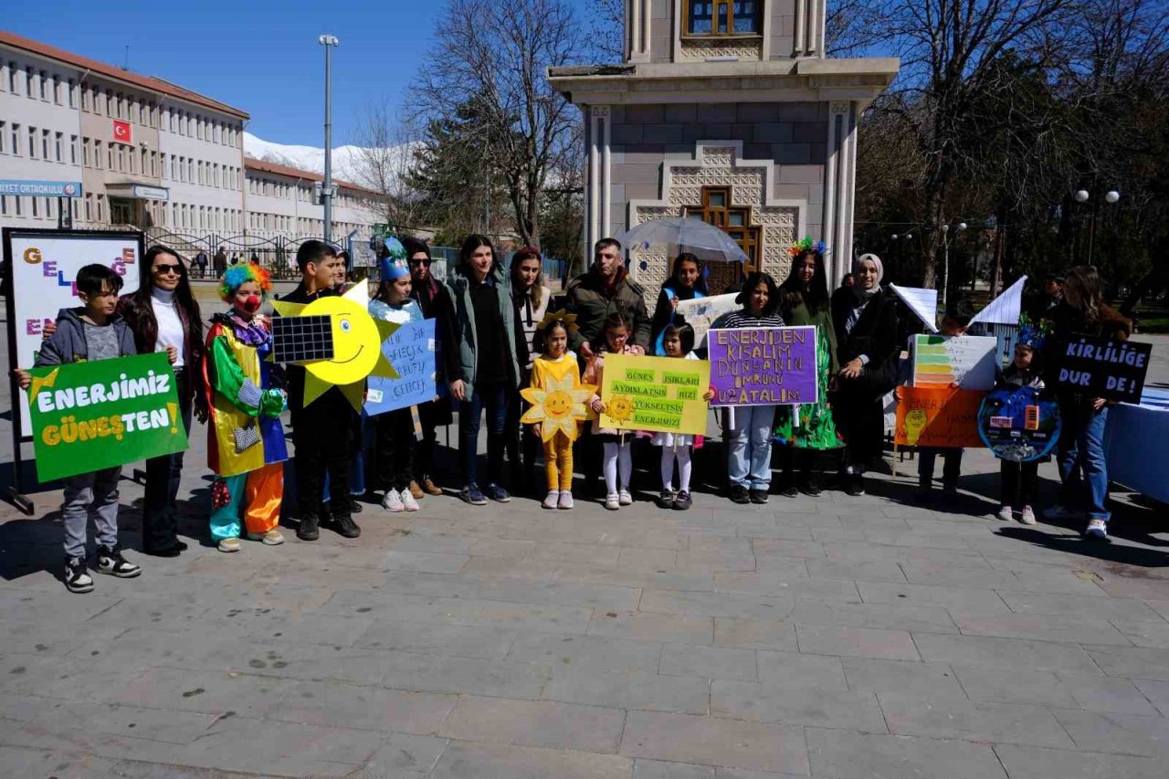 ’’Geleceğe Enerjin Kalsın” isimli uluslararası eTwinning projesi renkli görüntüler oluşturdu