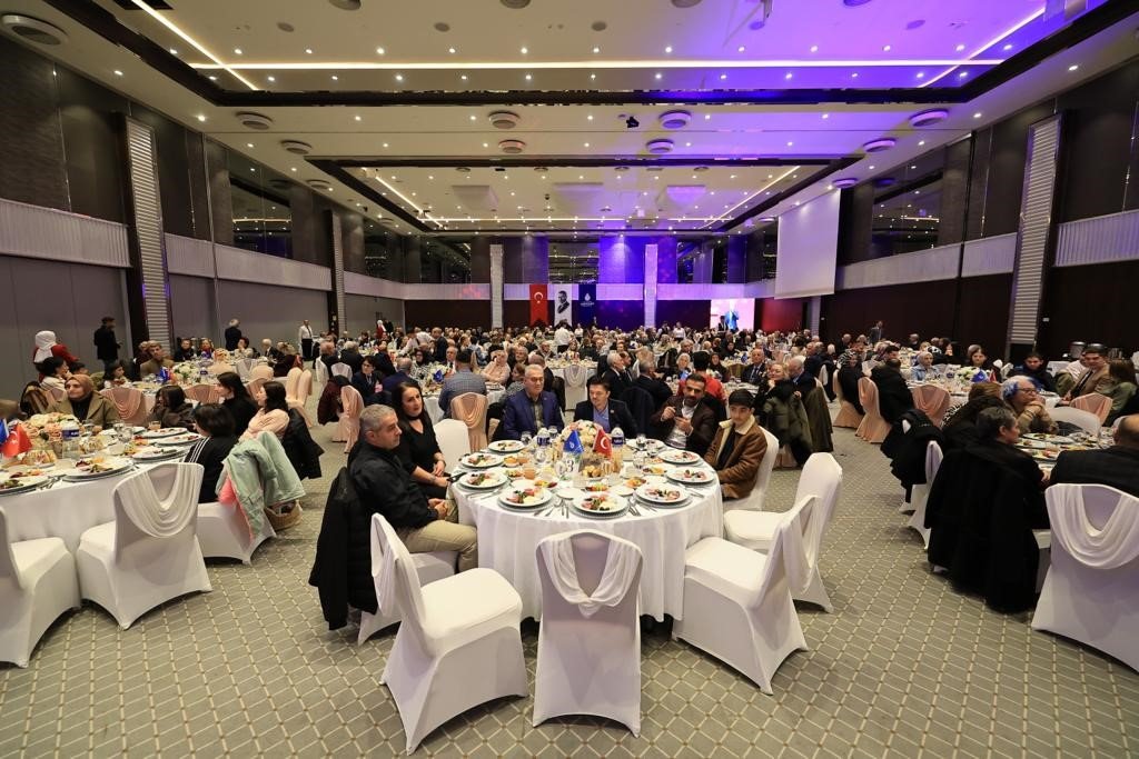 Ekrem İmamoğlu, şehit yakınları ve gazilerle iftarda bir araya geldi