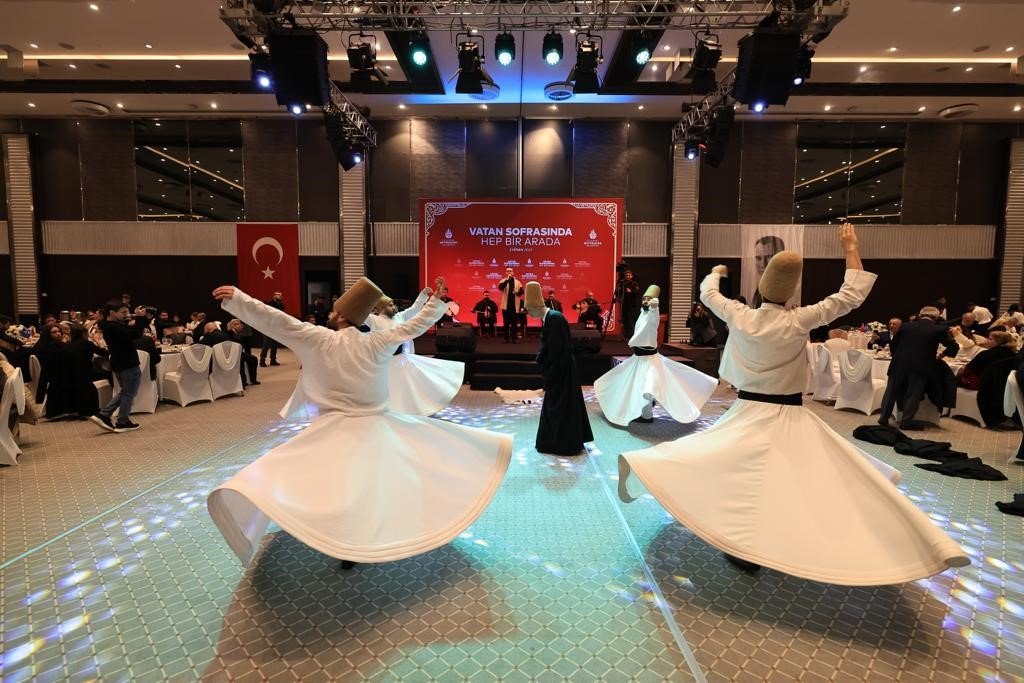 Ekrem İmamoğlu, şehit yakınları ve gazilerle iftarda bir araya geldi