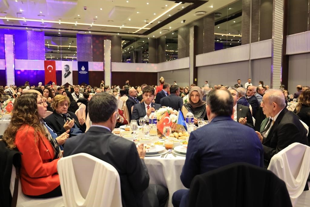 Ekrem İmamoğlu, şehit yakınları ve gazilerle iftarda bir araya geldi