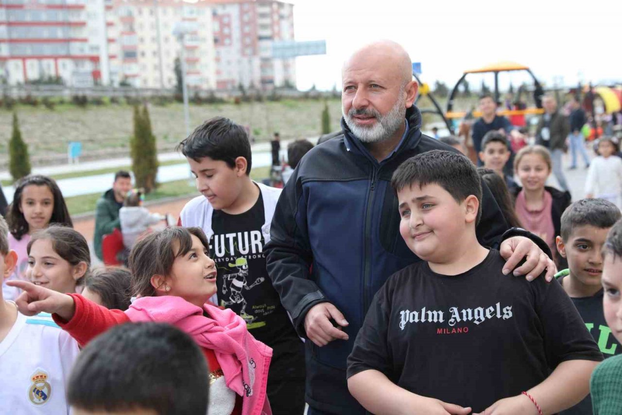 Başkan Çolakbayrakdar’ın Çocuk Sevgisi