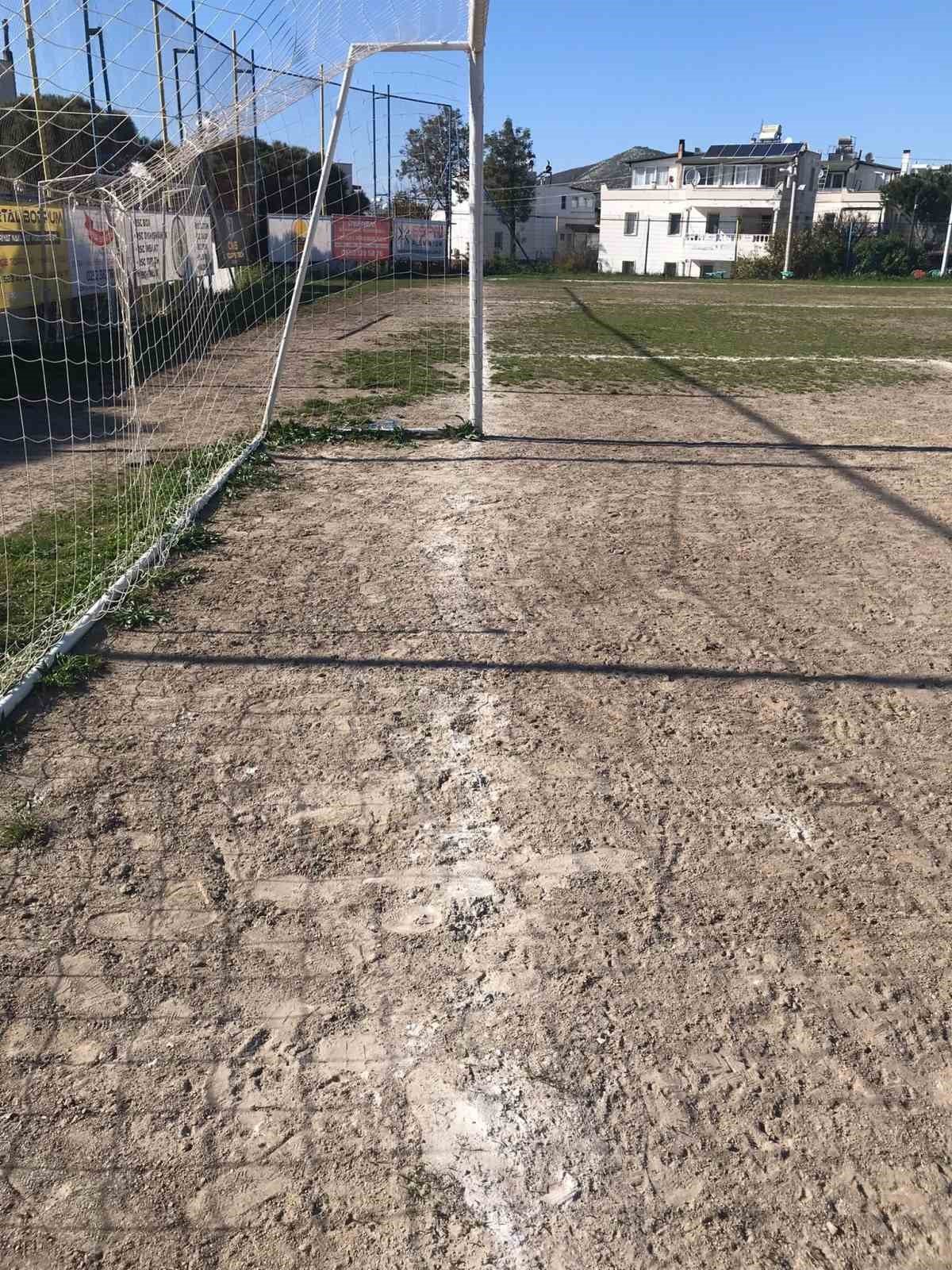 Saha çizgileri düzgün olmayınca play-off maçı ertelendi